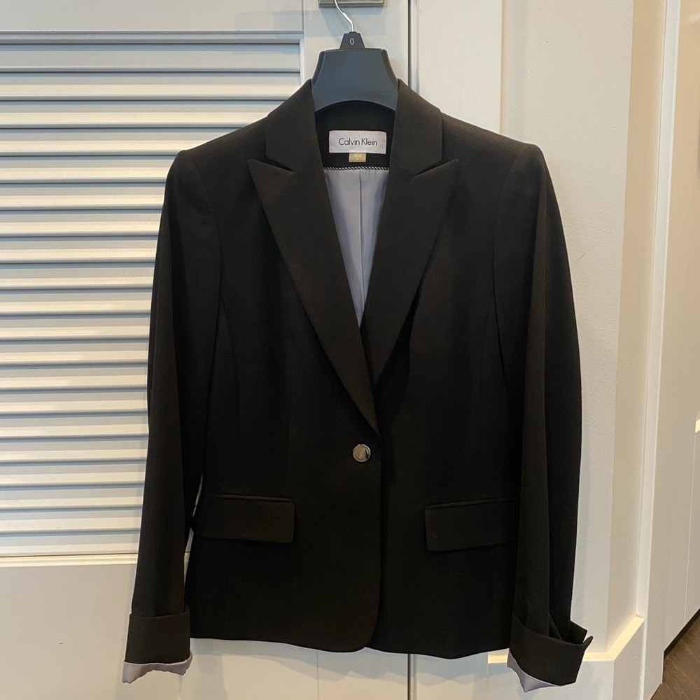 Calvin Klein women’s small single button blazer black
